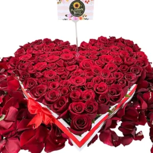Arreglo floral en forma de corazón con rosas rojas para regalo romántico en Cali