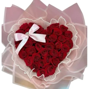 ramo de rosas en forma de corazon