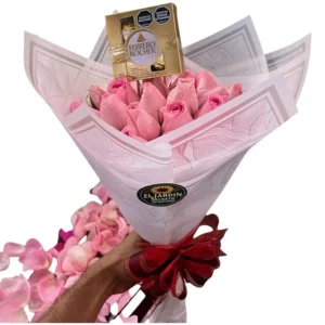 ramo de rosas con caja de ferrero rocher