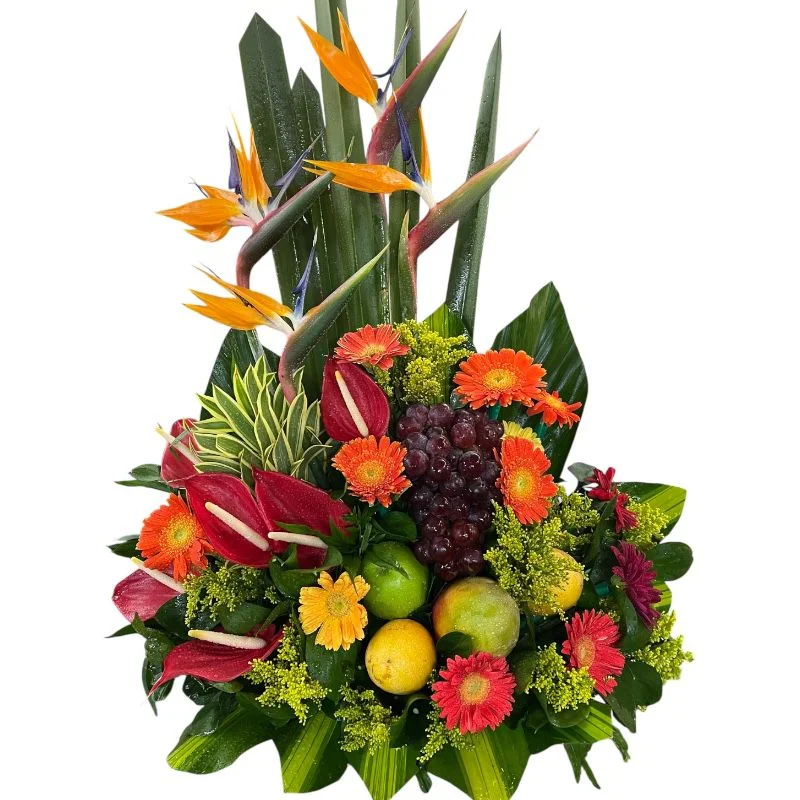 Arreglo con flores y frutas en Cali ref 108