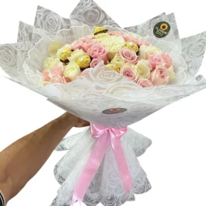 Ramo Buchon Luxury de 50 Rosas con Ferreros Rocher ref 110