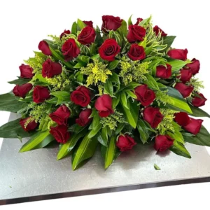 Coronas Funebres en Cali: Cubre Cajas con 50 Rosas ref 136