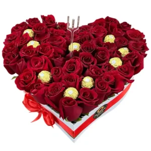 Corazon de 50 Rosas con Ferreros Rocher ref 155
