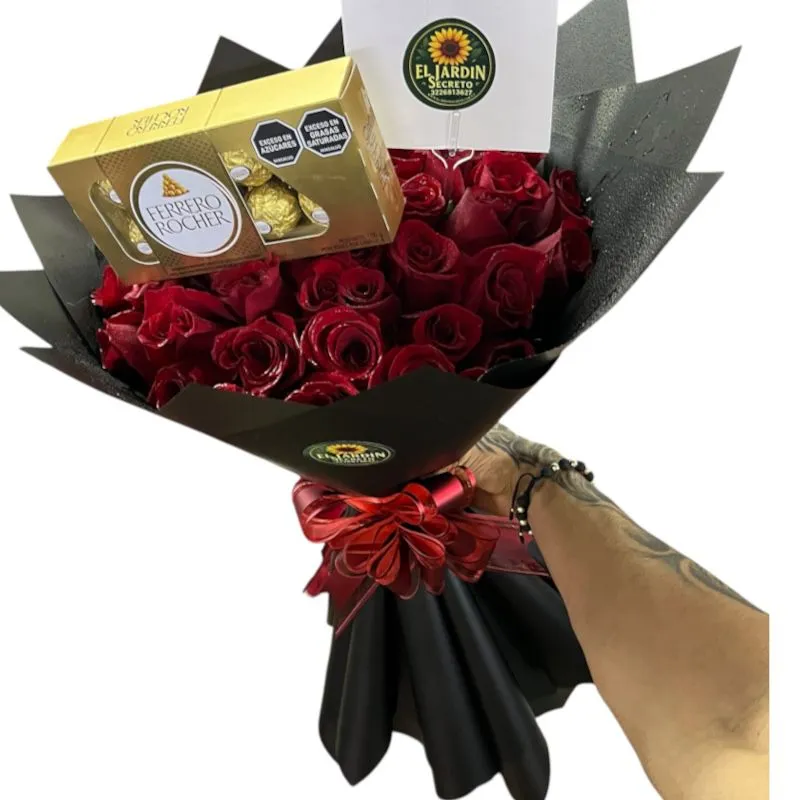 ramo buchon de 50 rosas para aniversario con chocolates ferrero rocher en cali
