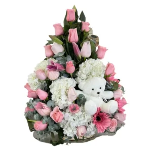 Arreglo floral tierno para niñas de cumpleaños con flores frescas, peluche y globos con entrega a domicilio en Cali.